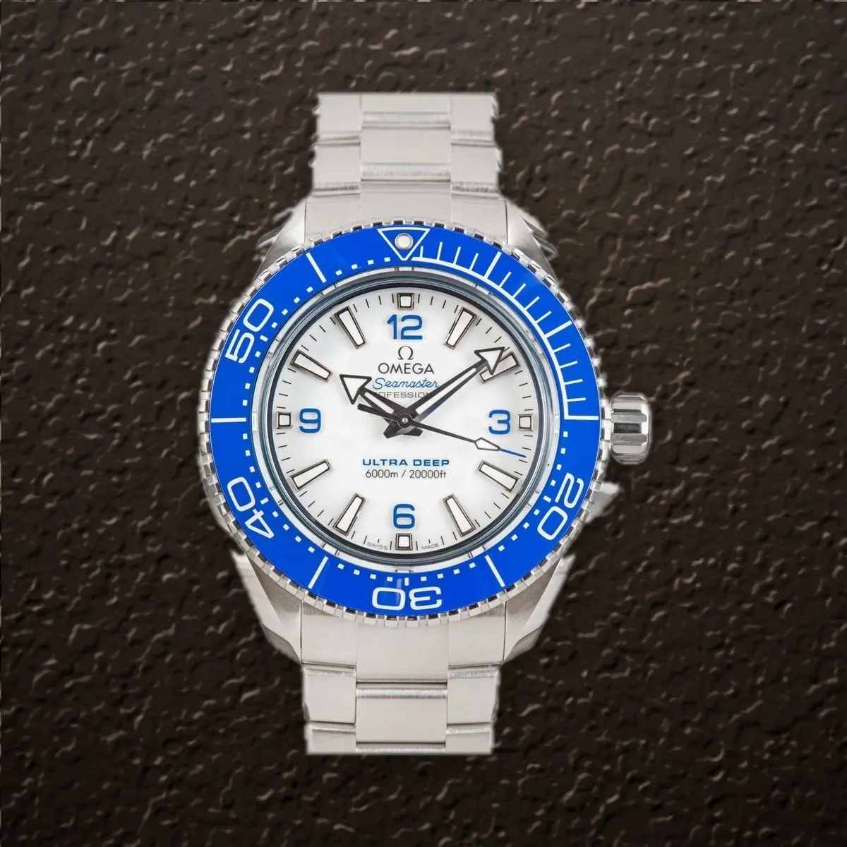 Omega Seamaster Planet Ocean (Ed White), reference 215.30.46.21.04.001